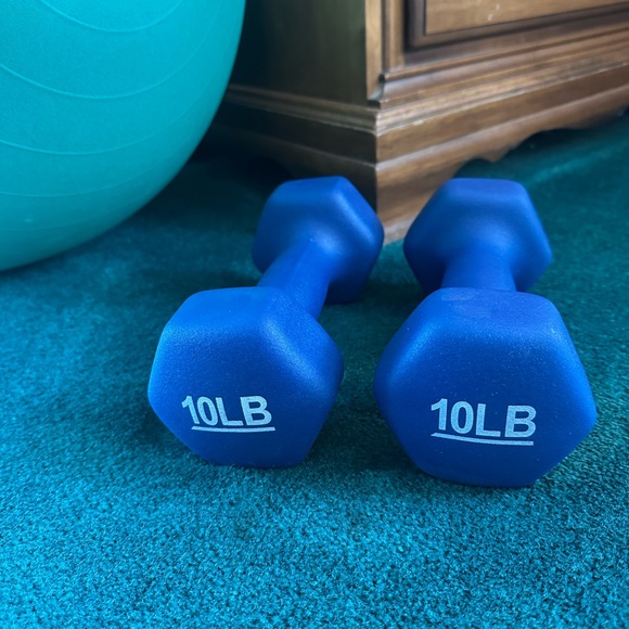 Amazon basics 10lb dumbells barely used - Picture 1 of 4